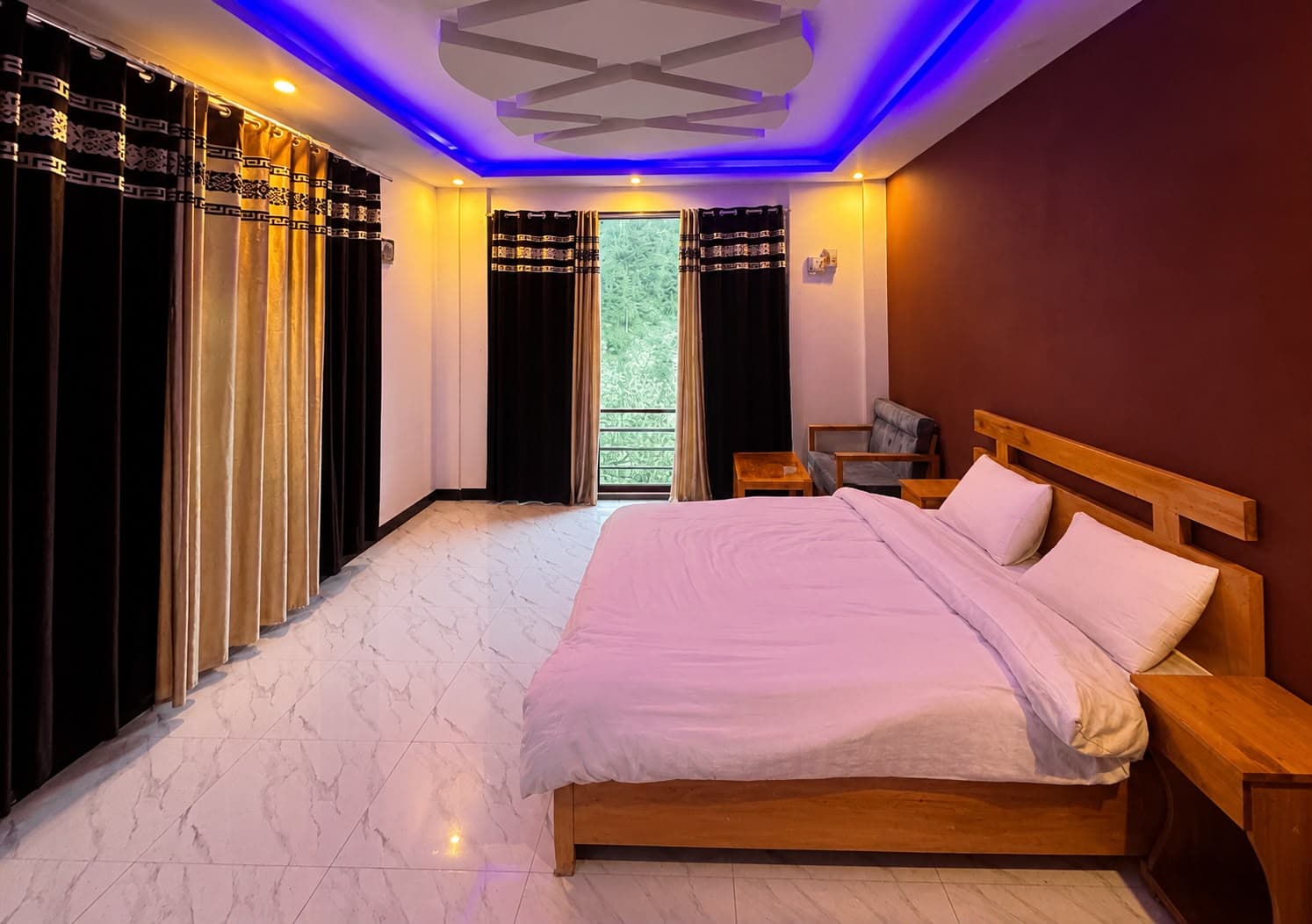 Cozy couple room with double bed and mountain valley view at Comfort Inn Kalam